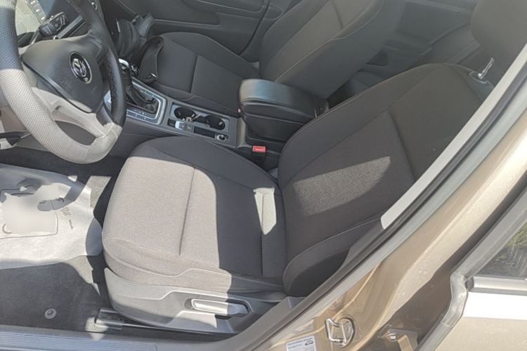 Used Volkswagen Golf 2015 1.6L Automatic Fashion Model Left Front Seat