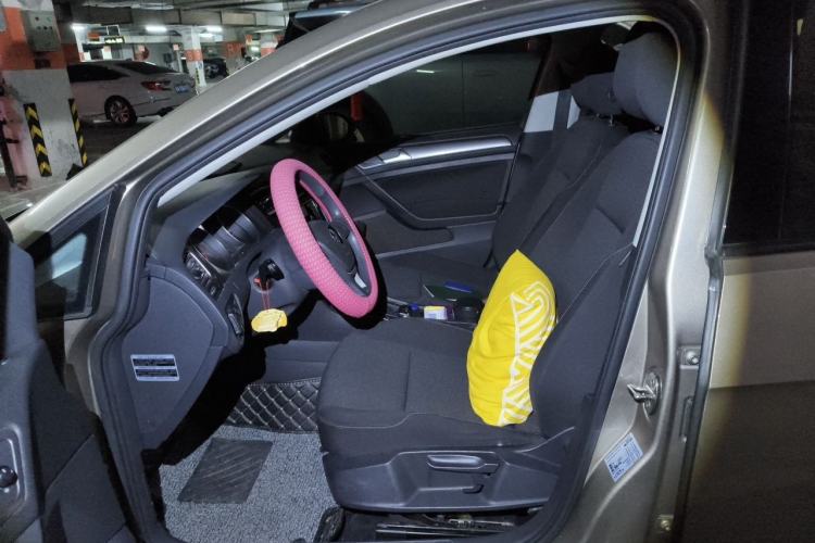 Used Volkswagen Golf 2015 1.6L Automatic Fashion Model Left Front Seat