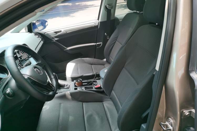Used Volkswagen Golf 2015 1.6L Automatic Fashion Model Left Front Seat
