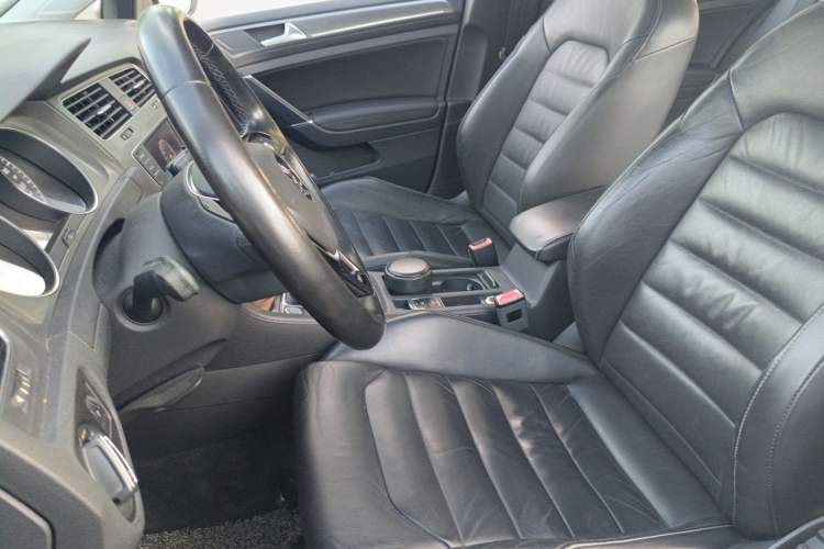 Used Volkswagen Golf 2015 1.4TSI Automatic Luxury Model Left Front Seat