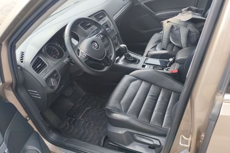 Used Volkswagen Golf 2015 1.4TSI Automatic Luxury Model Left Front Seat