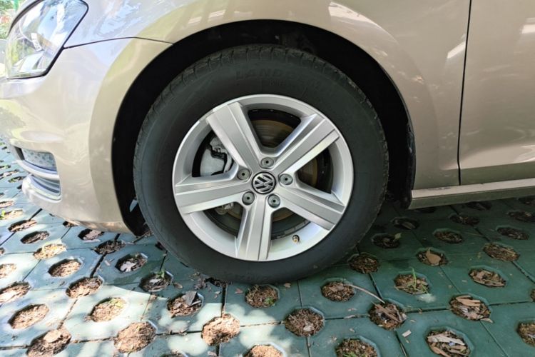 Used Volkswagen Golf 2015 1.4TSI Automatic Luxury Model Left Front Wheel Hub
