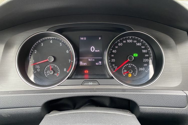 Used Volkswagen Golf 2015 1.4TSI Automatic Luxury Model Odometer Close Up