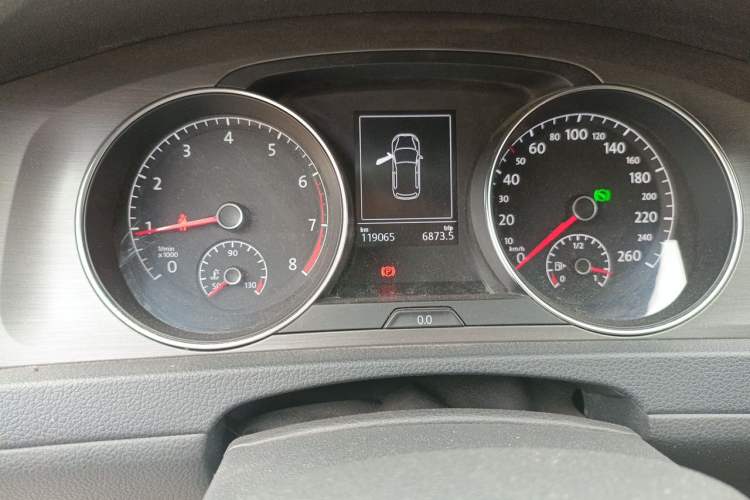 Used Volkswagen Golf 2015 1.6L Automatic Comfort Model Odometer Close Up