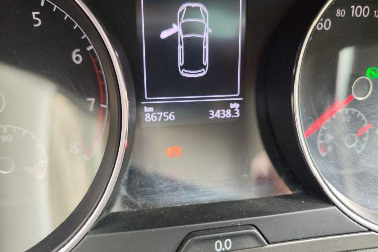 Used Volkswagen Golf 2015 1.4TSI Automatic Comfort Model Odometer Close Up