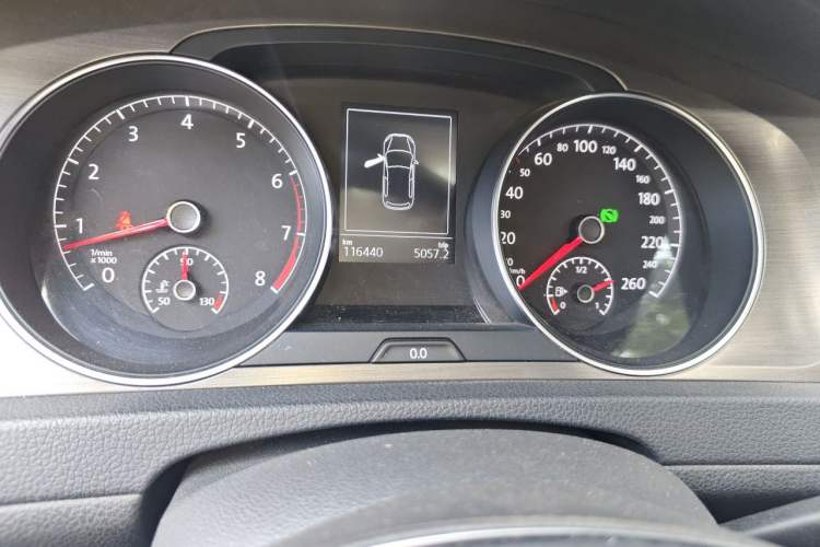 Used Volkswagen Golf 2015 1.4TSI Automatic Comfort Model Odometer Close Up
