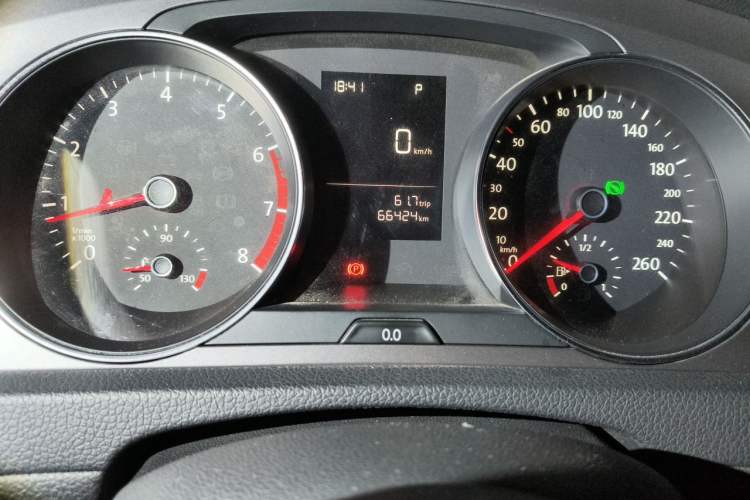 Used Volkswagen Golf 2015 1.6L Automatic Fashion Model Odometer Close Up