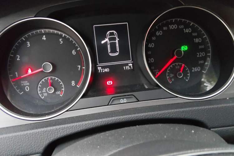 Used Volkswagen Golf 2015 1.6L Automatic Comfort Model Odometer Close Up