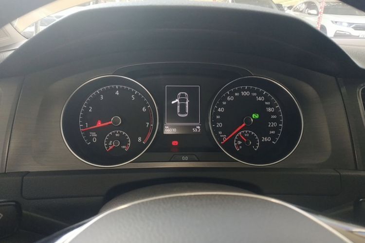 Used Volkswagen Golf 2015 1.4TSI Automatic Luxury Model Odometer Close Up