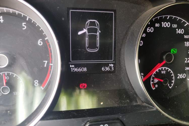 Used Volkswagen Golf 2015 1.4TSI Automatic Flagship Model Odometer Close Up