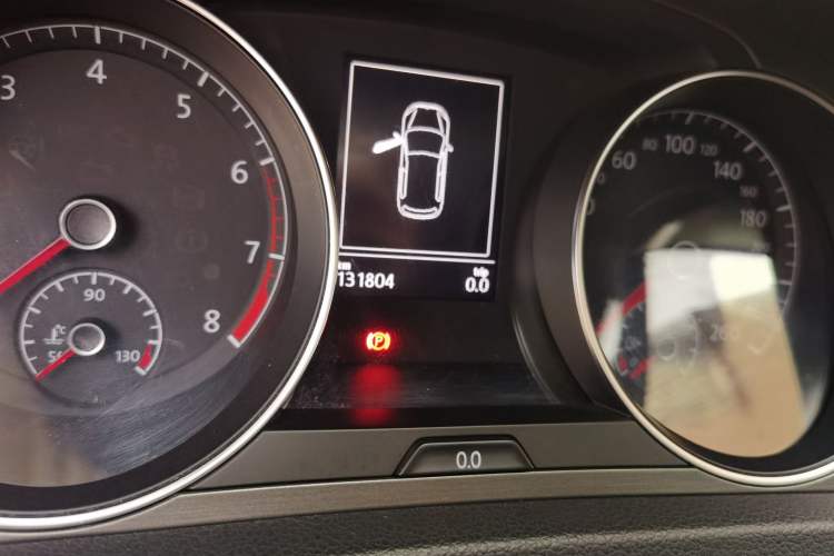 Used Volkswagen Golf 2015 1.4TSI Automatic Comfort Model Odometer Close Up