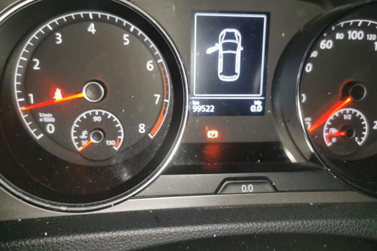 Used Volkswagen Golf 2015 1.6L Automatic Comfort Model Odometer Close Up