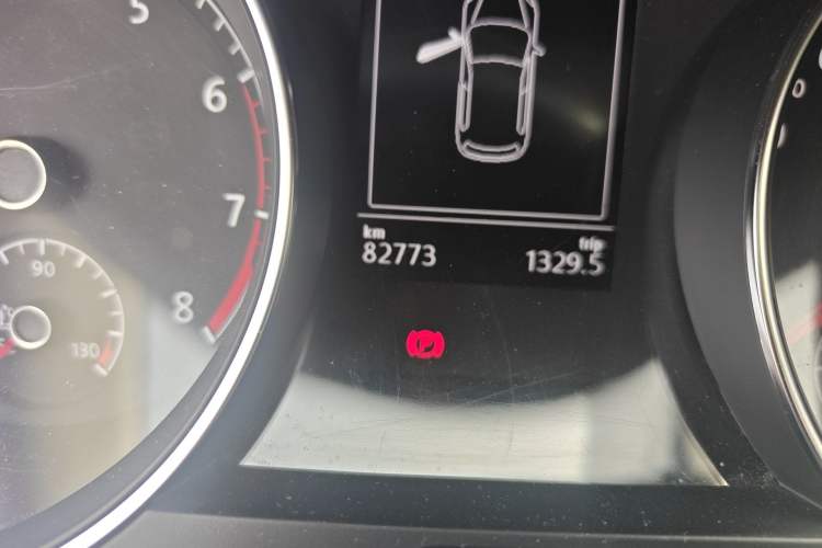 Used Volkswagen Golf 2015 1.4TSI Automatic Comfort Model Odometer Close Up