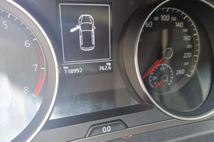 Used Volkswagen Golf 2015 1.4TSI Automatic Comfort Model Odometer Close Up