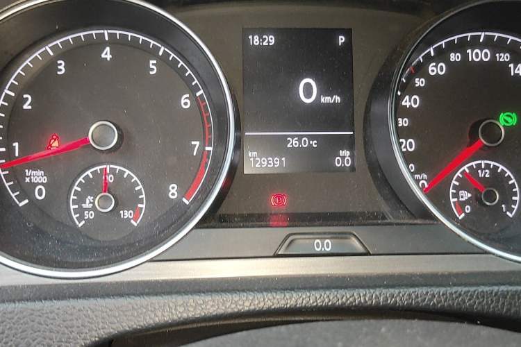 Used Volkswagen Golf 2015 1.4TSI Automatic Luxury Model Odometer Close Up