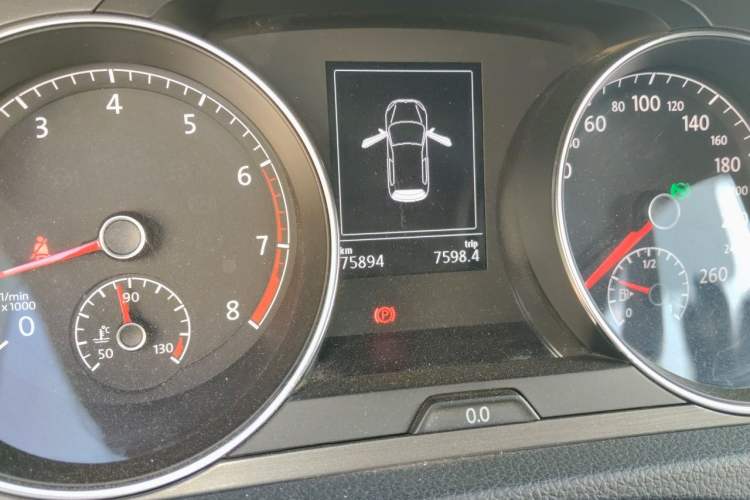 Used Volkswagen Golf 2015 1.6L Automatic Comfort Model Odometer Close Up