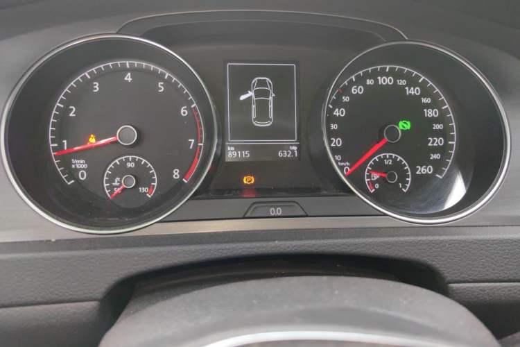Used Volkswagen Golf 2015 1.4TSI Automatic Luxury Model Odometer Close Up