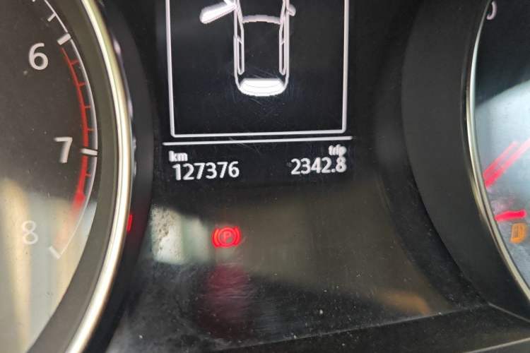Used Volkswagen Golf 2015 1.6L Automatic Comfort Model Odometer Close Up