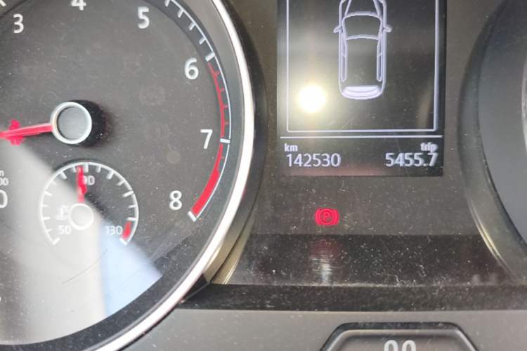 Used Volkswagen Golf 2015 1.4TSI Automatic Luxury Model Odometer Close Up
