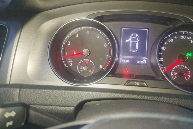 Used Volkswagen Golf 2015 1.6L Automatic Comfort Model Odometer Close Up