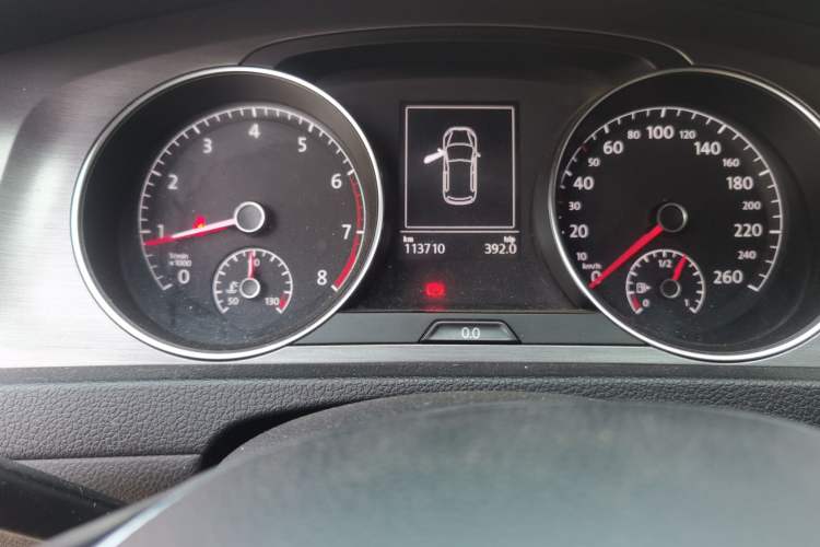 Used Volkswagen Golf 2015 1.6L Automatic Comfort Model Odometer Close Up