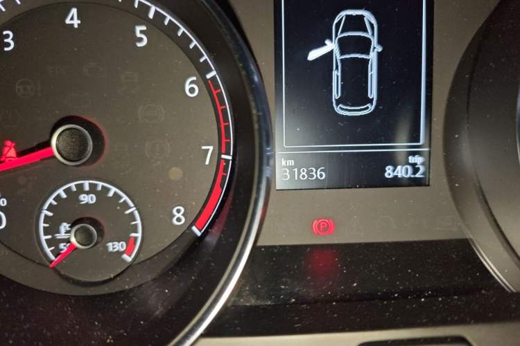 Used Volkswagen Golf 2015 1.4TSI Automatic Luxury Model Odometer Close Up