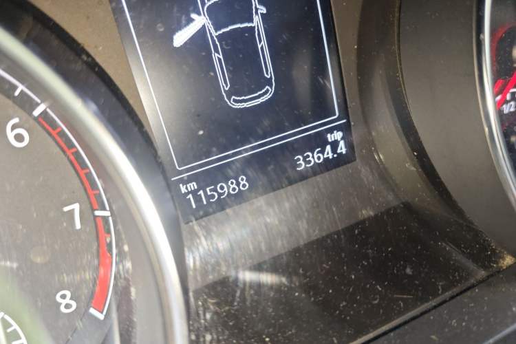 Used Volkswagen Golf 2015 1.4TSI Automatic Comfort Model Odometer Close Up
