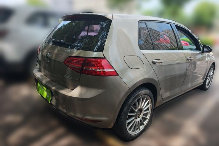 Used Volkswagen Golf 2015 1.4TSI Automatic Luxury Model Rear Right 45 Deg