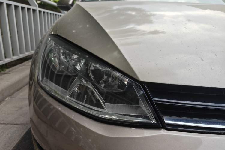 Used Volkswagen Golf 2015 1.6L Automatic Comfort Model Right Front Headlight