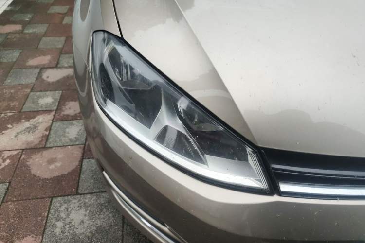 Used Volkswagen Golf 2015 1.6L Automatic Comfort Model Right Front Headlight