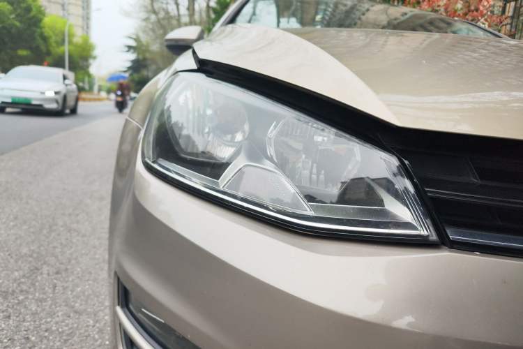 Used Volkswagen Golf 2015 1.4TSI Automatic Comfort Model Right Front Headlight