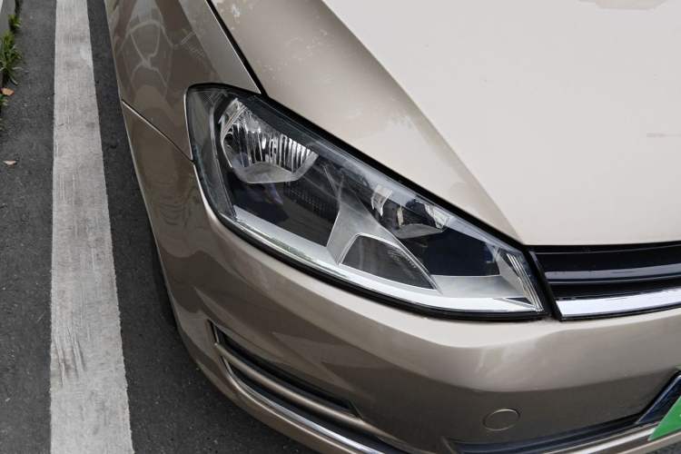 Used Volkswagen Golf 2015 1.6L Automatic Comfort Model Right Front Headlight