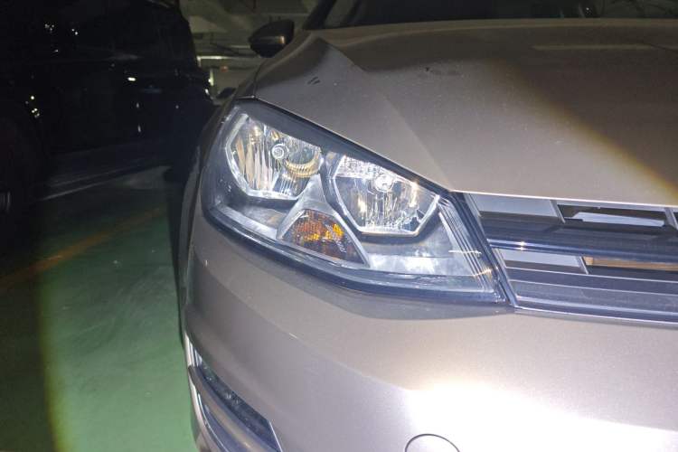 Used Volkswagen Golf 2015 1.6L Automatic Comfort Model Right Front Headlight