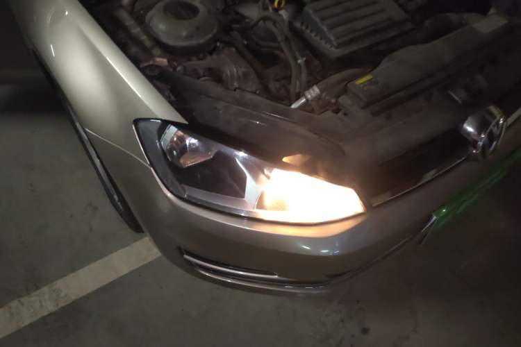 Used Volkswagen Golf 2015 1.4TSI Automatic Comfort Model Right Front Headlight