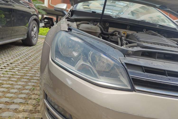 Used Volkswagen Golf 2015 1.4TSI Automatic Luxury Model Right Front Headlight