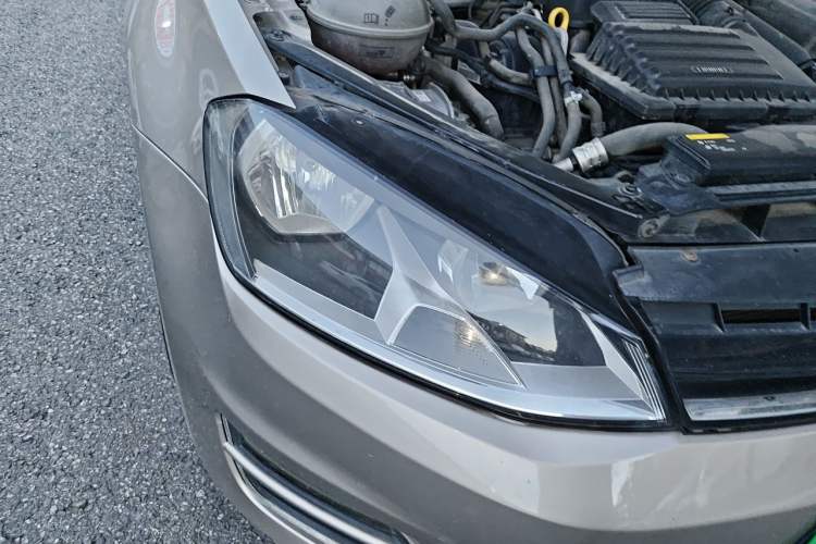 Used Volkswagen Golf 2015 1.4TSI Manual Comfort Model Right Front Headlight