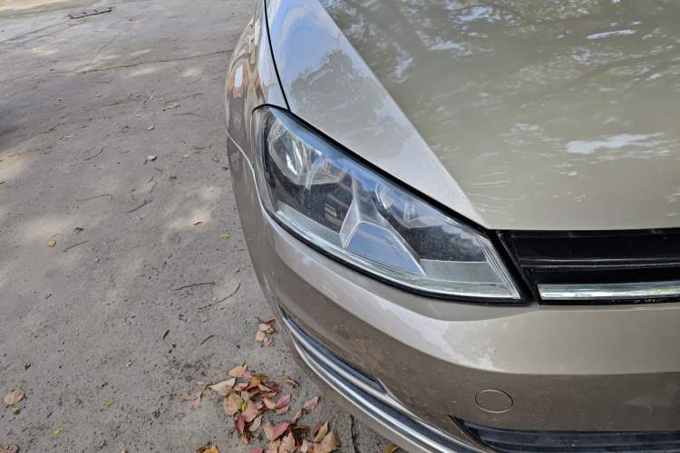 Used Volkswagen Golf 2015 1.6L Automatic Fashion Model Right Front Headlight