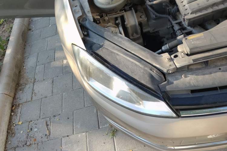 Used Volkswagen Golf 2015 1.6L Automatic Comfort Model Right Front Headlight
