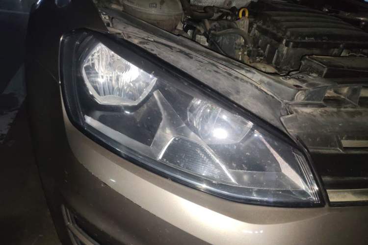 Used Volkswagen Golf 2015 1.6L Automatic Comfort Model Right Front Headlight