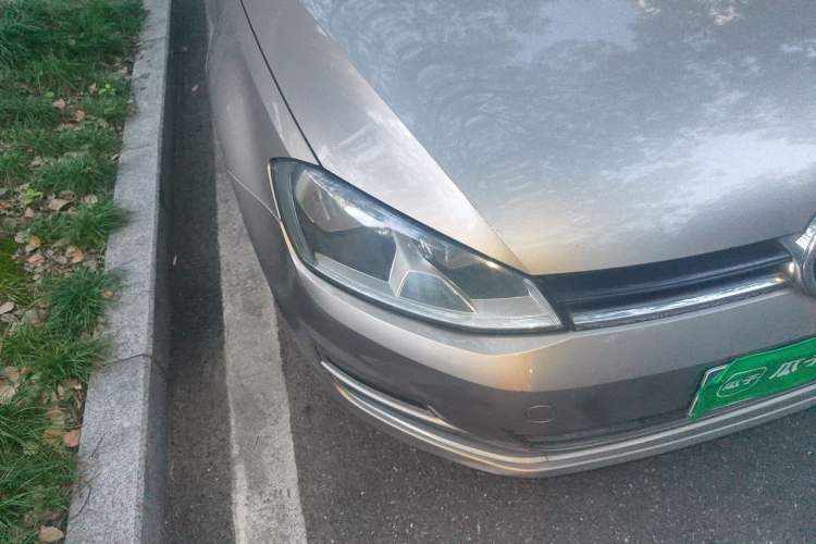 Used Volkswagen Golf 2015 1.6L Automatic Comfort Model Right Front Headlight