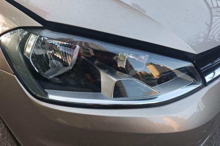 Used Volkswagen Golf 2015 1.6L Automatic Comfort Model Right Front Headlight