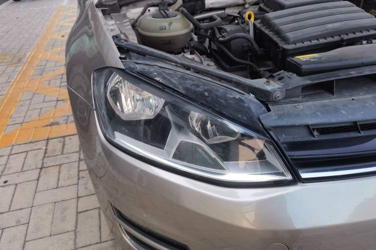 Used Volkswagen Golf 2015 1.6L Automatic Comfort Model Right Front Headlight