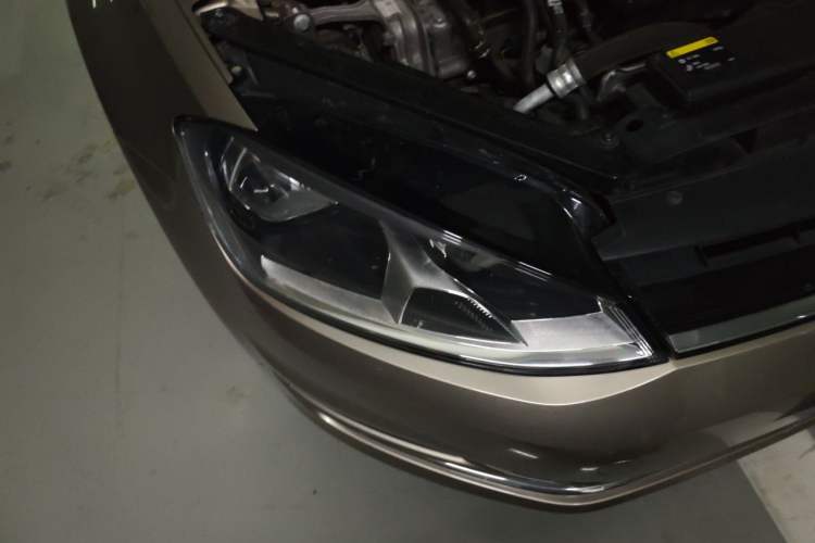 Used Volkswagen Golf 2015 1.4TSI Automatic Luxury Model Right Front Headlight