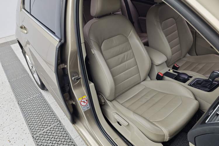 Used Volkswagen Golf 2015 1.6L Automatic Comfort Model Right Front Seat