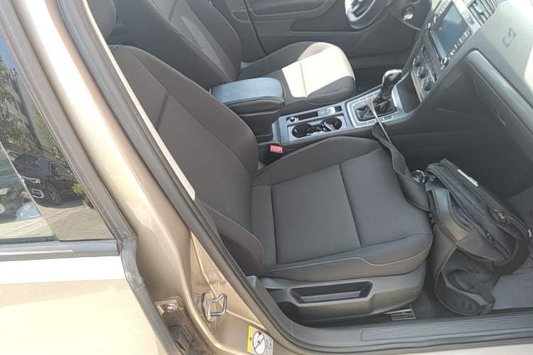Used Volkswagen Golf 2015 1.6L Automatic Fashion Model Right Front Seat