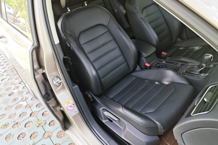 Used Volkswagen Golf 2015 1.4TSI Automatic Luxury Model Right Front Seat