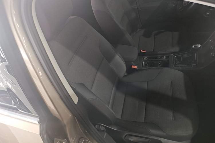 Used Volkswagen Golf 2015 1.4TSI Automatic Comfort Model Right Front Seat