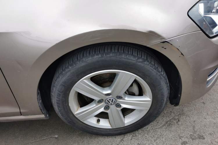 Used Volkswagen Golf 2015 1.4TSI Automatic Comfort Model Right Front Wheel Hub