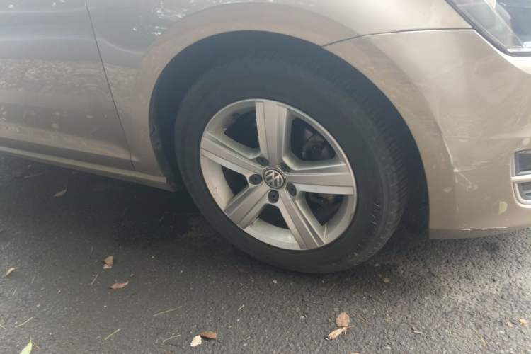 Used Volkswagen Golf 2015 1.4TSI Automatic Luxury Model Right Front Wheel Hub