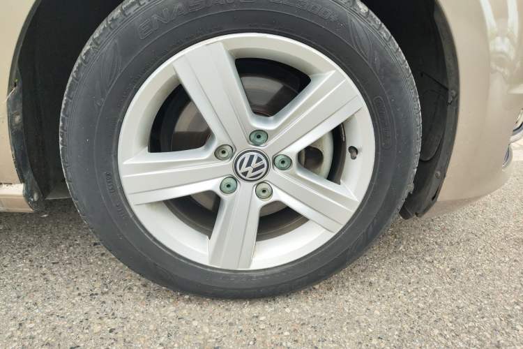 Used Volkswagen Golf 2015 1.4TSI Automatic Comfort Model Right Front Wheel Hub